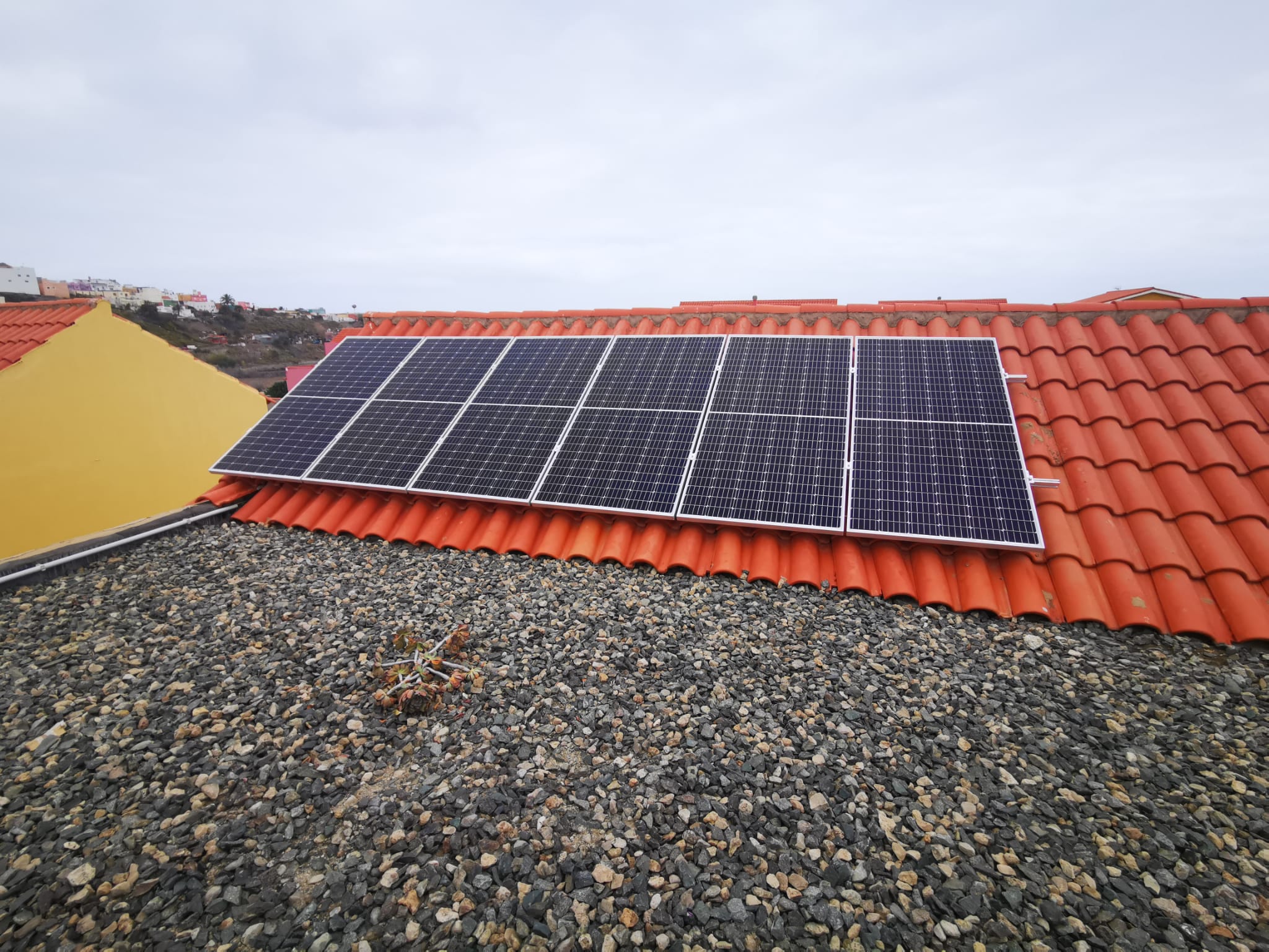 Instalación de Autoconsumo Fotovoltaico para vivienda unifamiliar situada en La Pardilla (Telde).