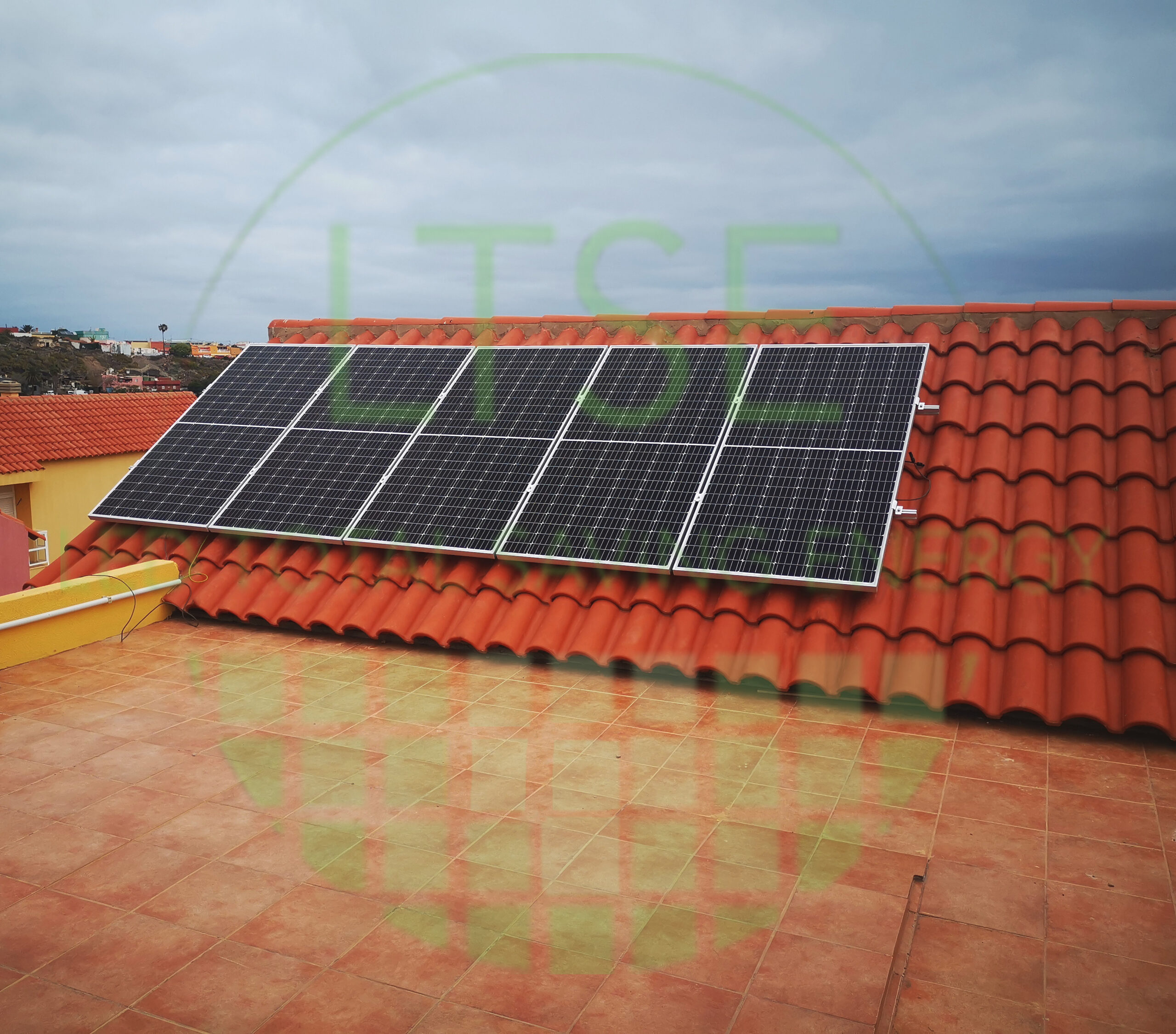 Instalación de paneles solares para vivienda unifamiliar situada en La Pardilla (Telde).